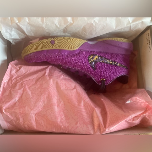 **LIKE NEW** Youth 6Y Lebron XX “Young Heirs” shoes - Picture 5 of 13